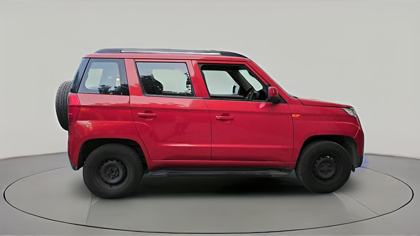 2015 Mahindra TUV300 T6 PLUS, Diesel, Manual, 1,00,738 km, exterior