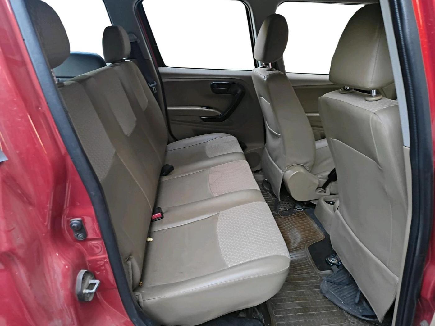 2015 Mahindra TUV300 T6 PLUS, Diesel, Manual, 1,00,738 km, interior