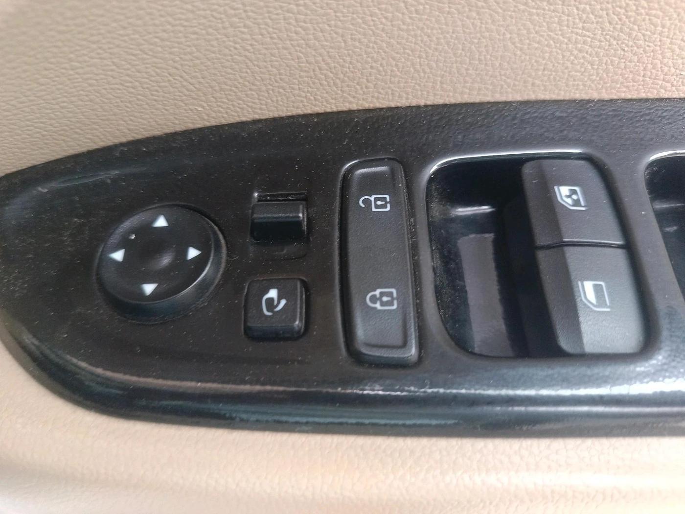 2019 Hyundai VENUE SX(O) 1.4 CRDI, Diesel, Manual, 73,929 km, interior
