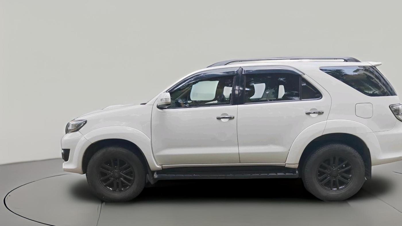 2012 Toyota Fortuner 3.0 4X2 AT, Diesel, Automatic, 1,11,454 km, exterior