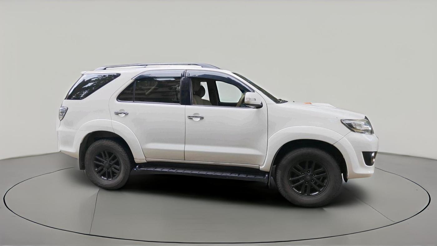 2012 Toyota Fortuner 3.0 4X2 AT, Diesel, Automatic, 1,11,454 km, exterior