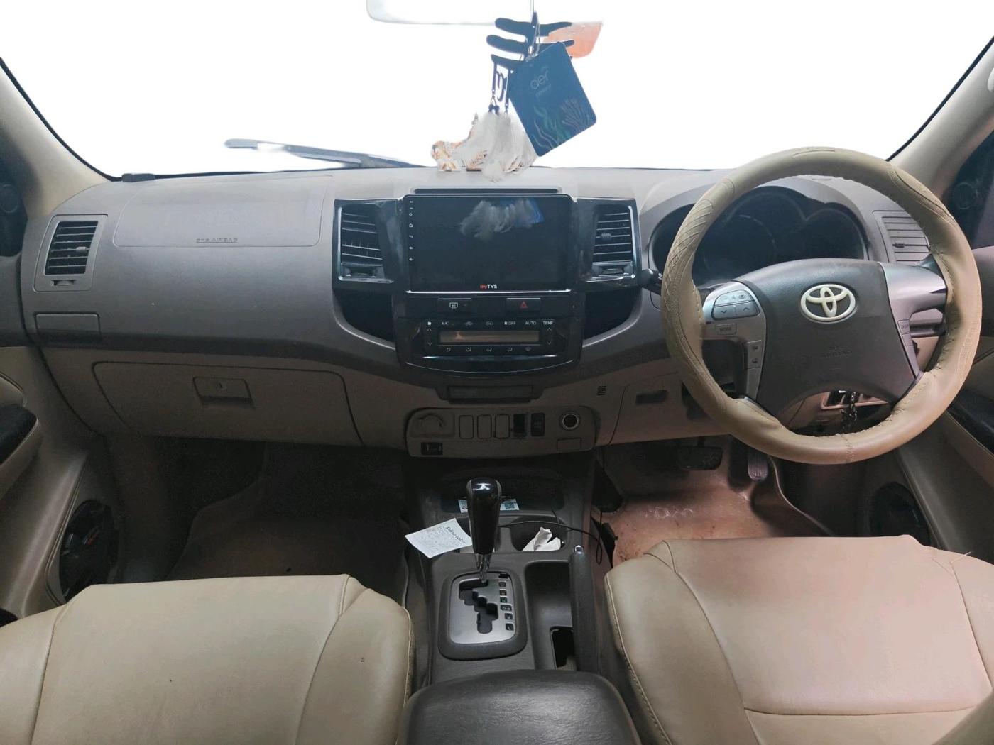 2012 Toyota Fortuner 3.0 4X2 AT, Diesel, Automatic, 1,11,454 km, interior