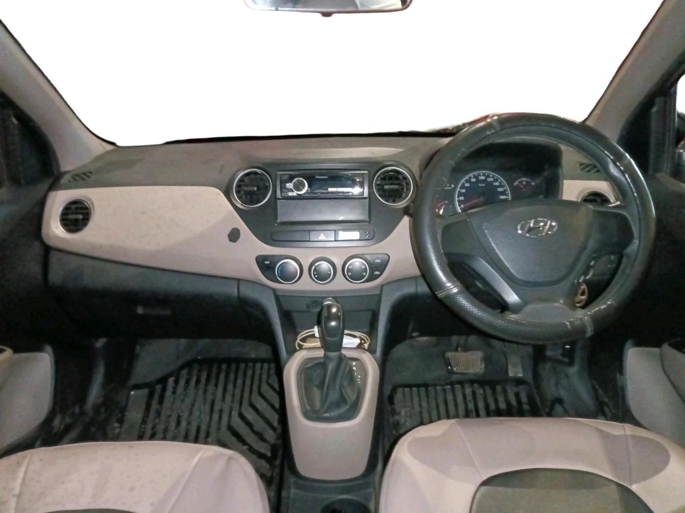 2016 Hyundai Grand i10 MAGNA AT 1.2 KAPPA VTVT, Petrol, Automatic, 18,554 km, interior