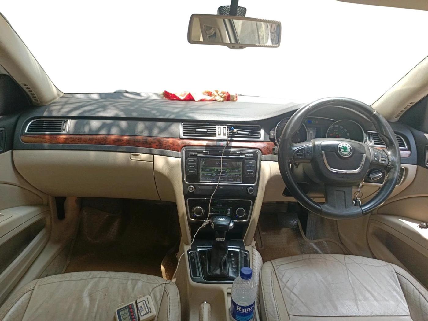 2011 Skoda Superb ELEGANCE 1.8 TSI AT, Petrol, Automatic, 1,07,416 km, interior