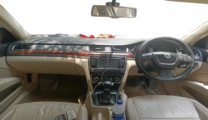 2011 Skoda Superb ELEGANCE 1.8 TSI AT, Petrol, Automatic, 1,07,416 km, interior