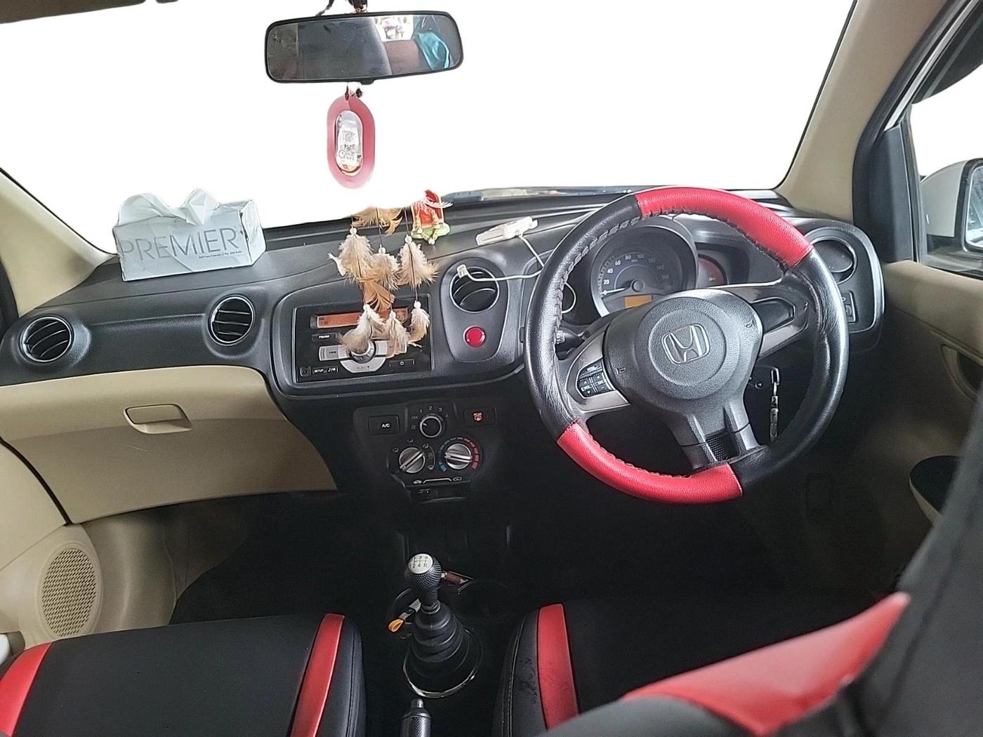 2014 Honda Brio S MT, Petrol, Manual, 74,606 km, interior