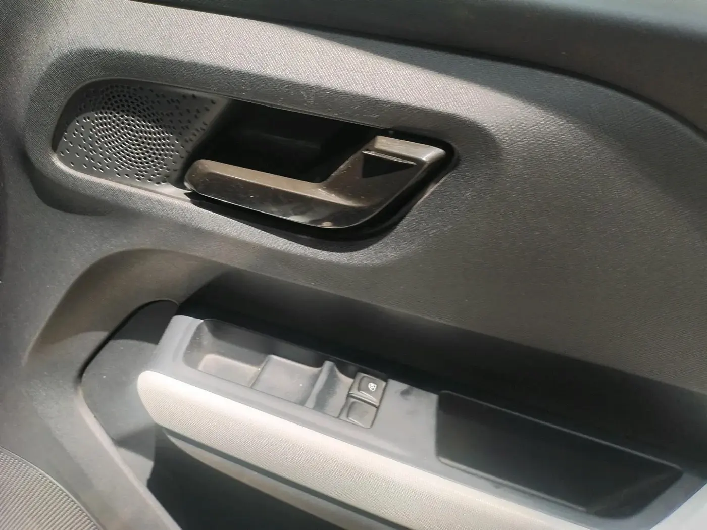2023 Tata PUNCH PURE MT CNG, CNG, Manual, 27,871 km, interior