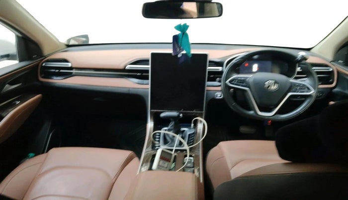 2024 MG HECTOR PLUS SAVVY PRO 1.5 TURBO CVT 7 STR, Petrol, Automatic, 19,959 km, interior