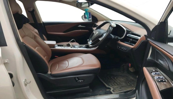 2024 MG HECTOR PLUS SAVVY PRO 1.5 TURBO CVT 7 STR, Petrol, Automatic, 19,959 km, interior