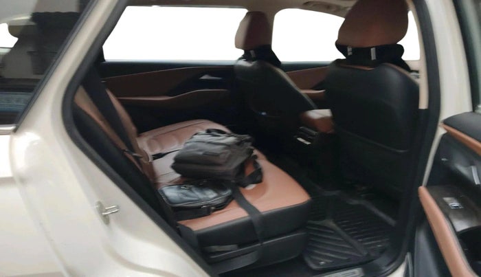 2024 MG HECTOR PLUS SAVVY PRO 1.5 TURBO CVT 7 STR, Petrol, Automatic, 19,959 km, interior