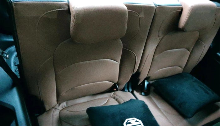 2024 MG HECTOR PLUS SAVVY PRO 1.5 TURBO CVT 7 STR, Petrol, Automatic, 19,959 km, interior