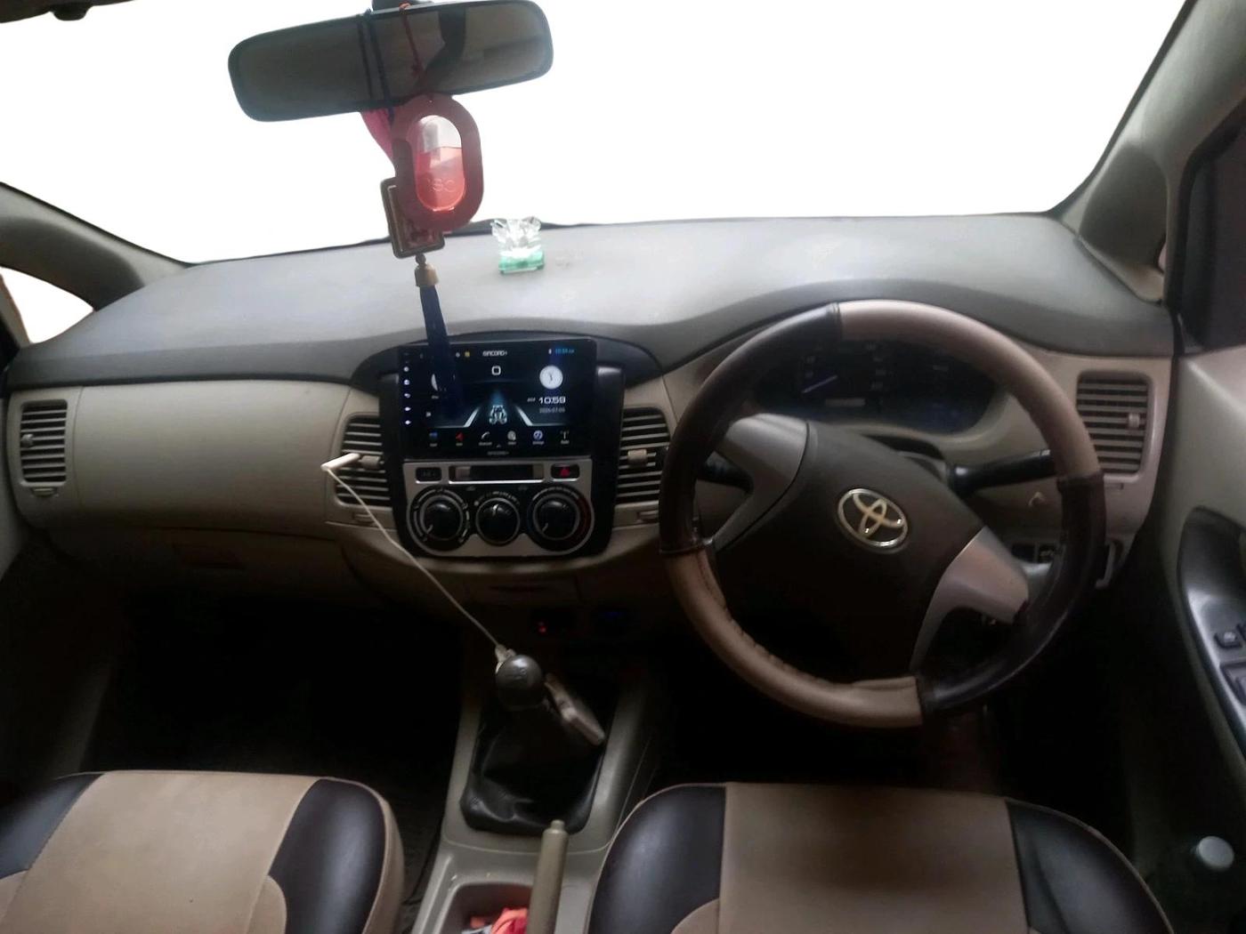 2012 Toyota Innova GX 2.5 8 STR, Diesel, Manual, 1,62,846 km, interior