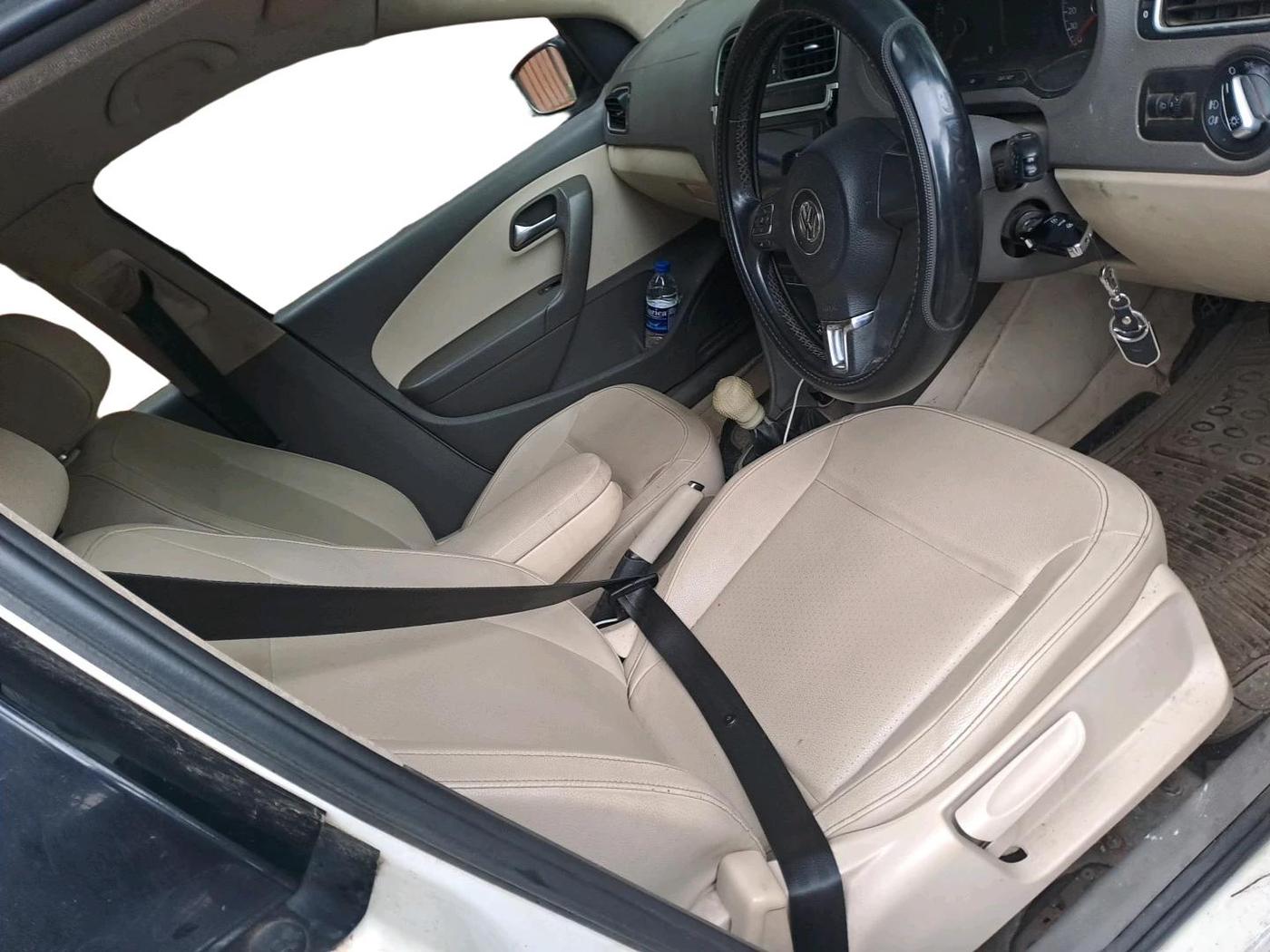 2013 Volkswagen Vento HIGHLINE 1.6 MPI, Petrol, Manual, 94,754 km, interior