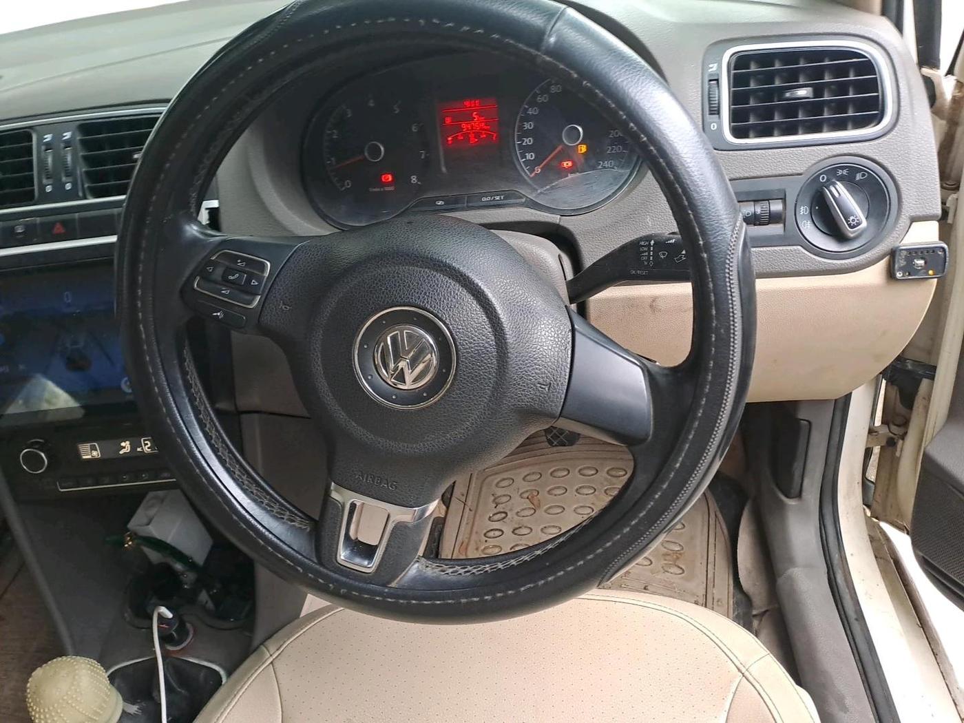 2013 Volkswagen Vento HIGHLINE 1.6 MPI, Petrol, Manual, 94,754 km, interior