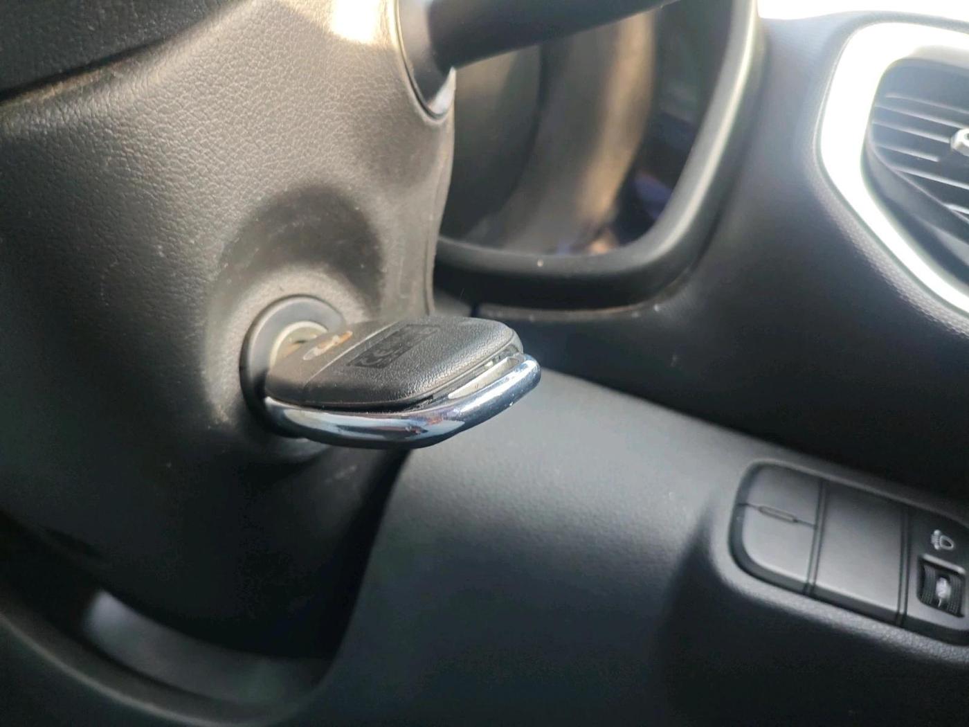 2021 Hyundai VENUE S+ 1.2, Petrol, Manual, 33,677 km, interior