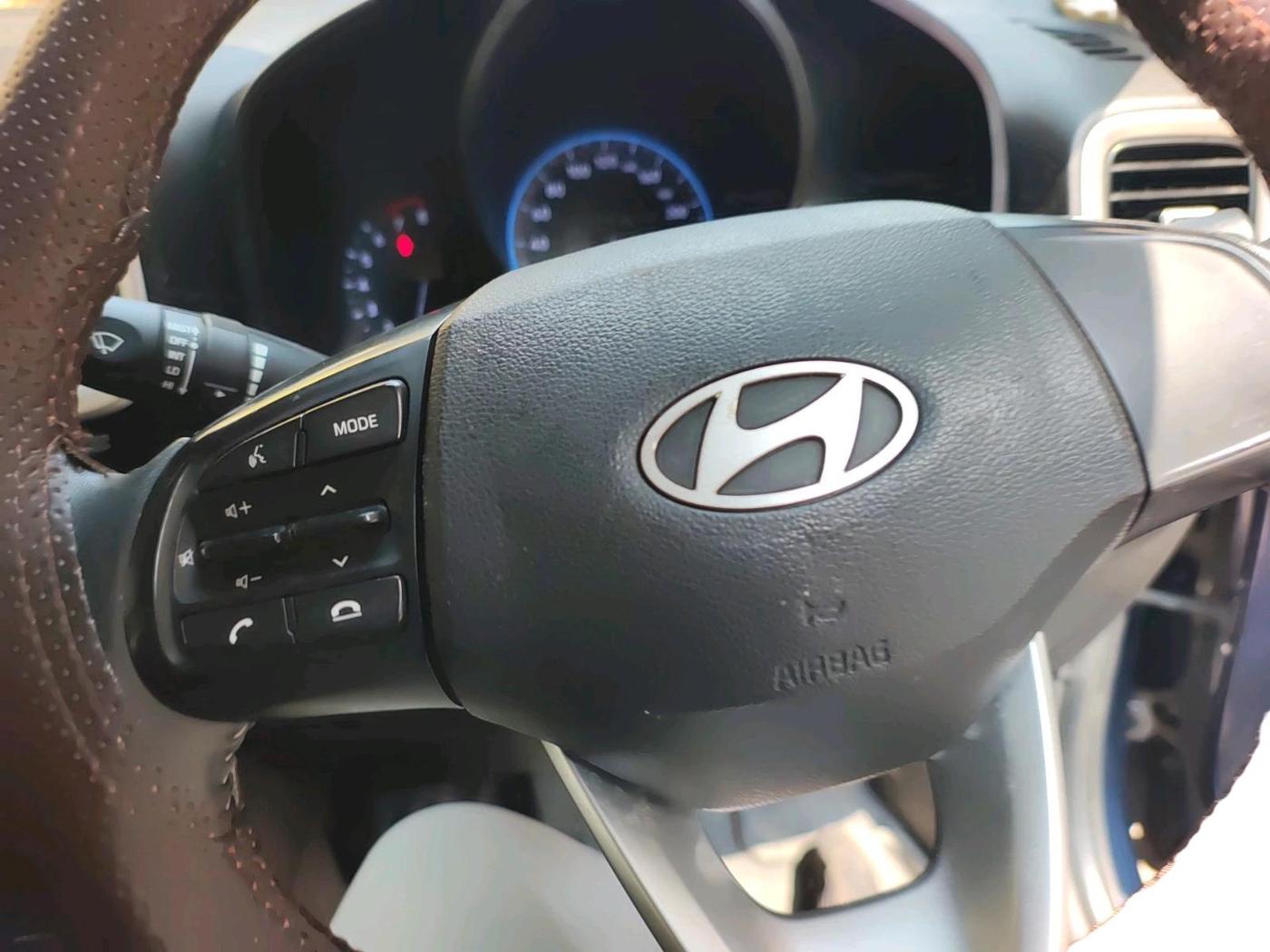 2021 Hyundai VENUE S+ 1.2, Petrol, Manual, 33,677 km, interior