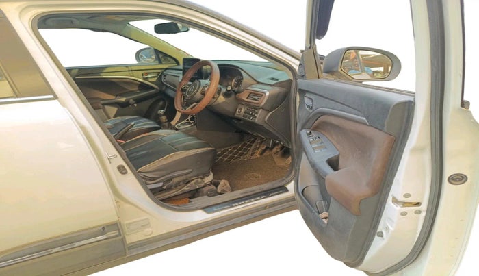 2023 Maruti BREZZA ZXI + SMART HYBRID, Petrol, Manual, 83,408 km, interior