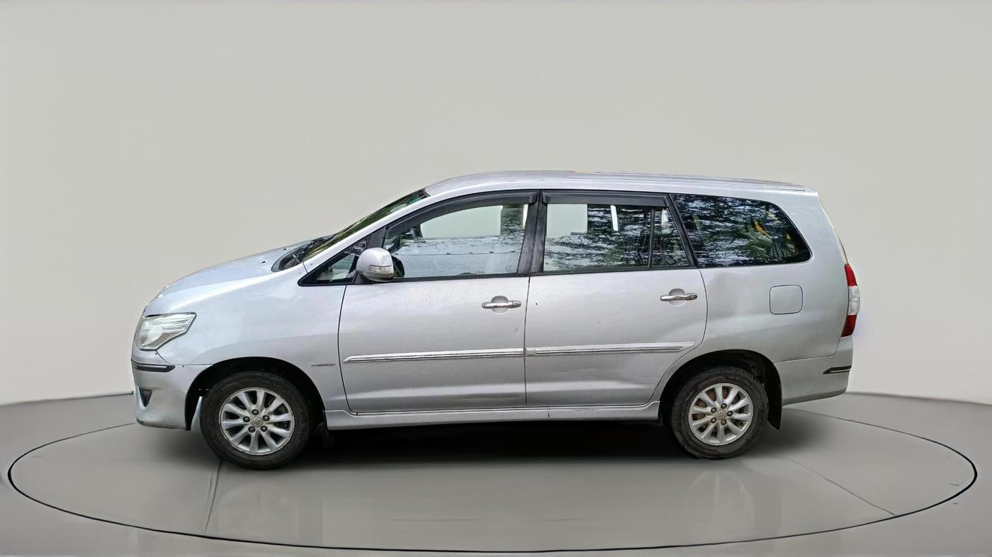 2012 Toyota Innova VX 2.5 7 STR, Diesel, Manual, 1,52,233 km, exterior
