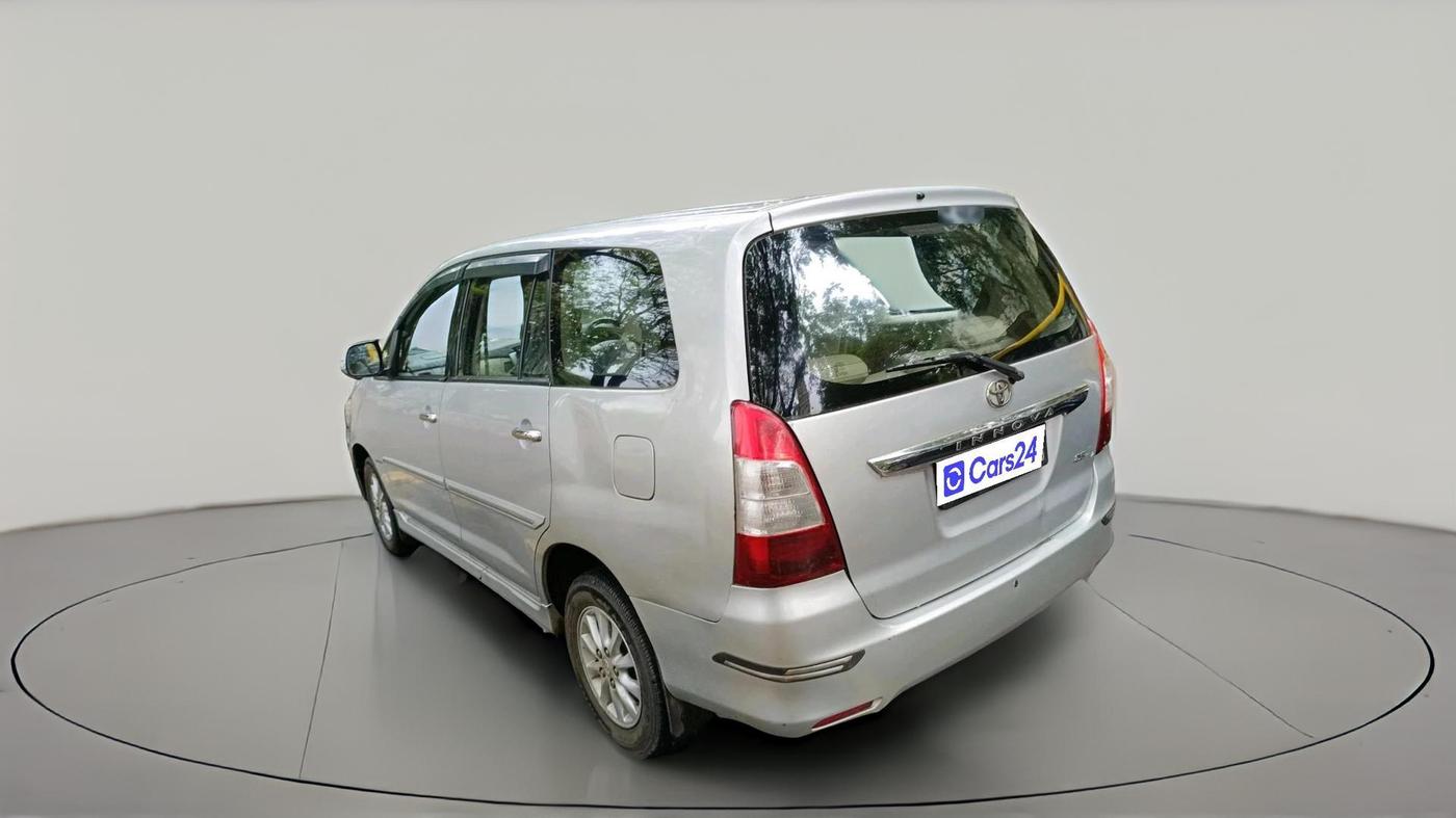 2012 Toyota Innova VX 2.5 7 STR, Diesel, Manual, 1,52,233 km, exterior