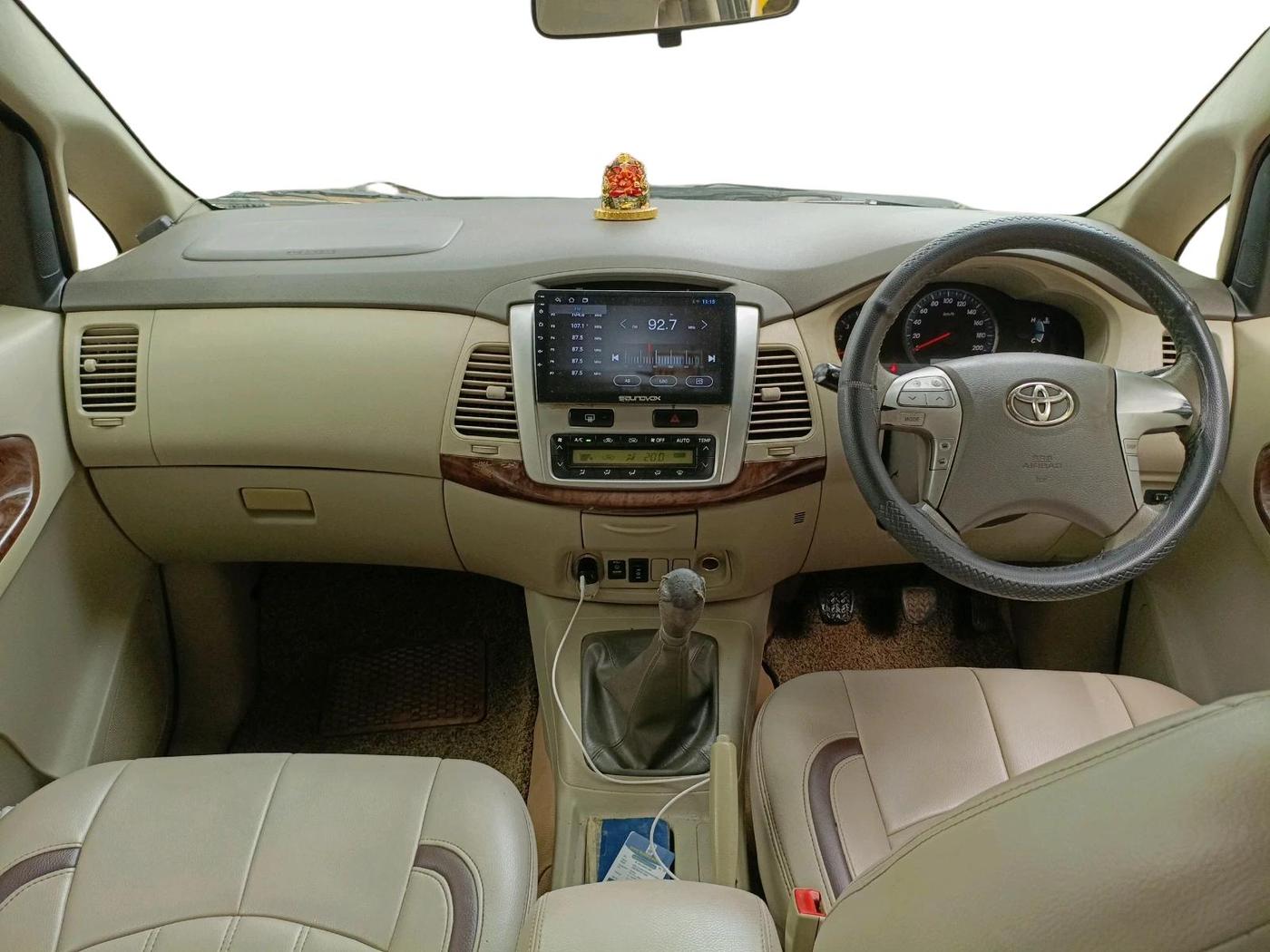 2012 Toyota Innova VX 2.5 7 STR, Diesel, Manual, 1,52,233 km, interior
