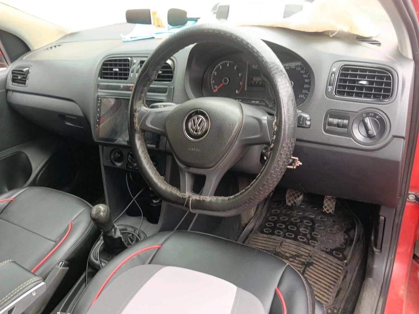2015 Volkswagen Polo COMFORTLINE 1.2L, Petrol, Manual, 50,592 km, interior