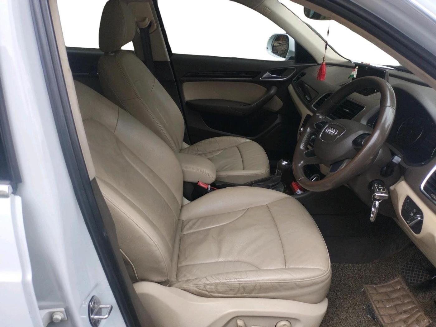 2013 Audi Q3 2.0 TDI QUATTRO, Diesel, Automatic, 65,965 km, interior