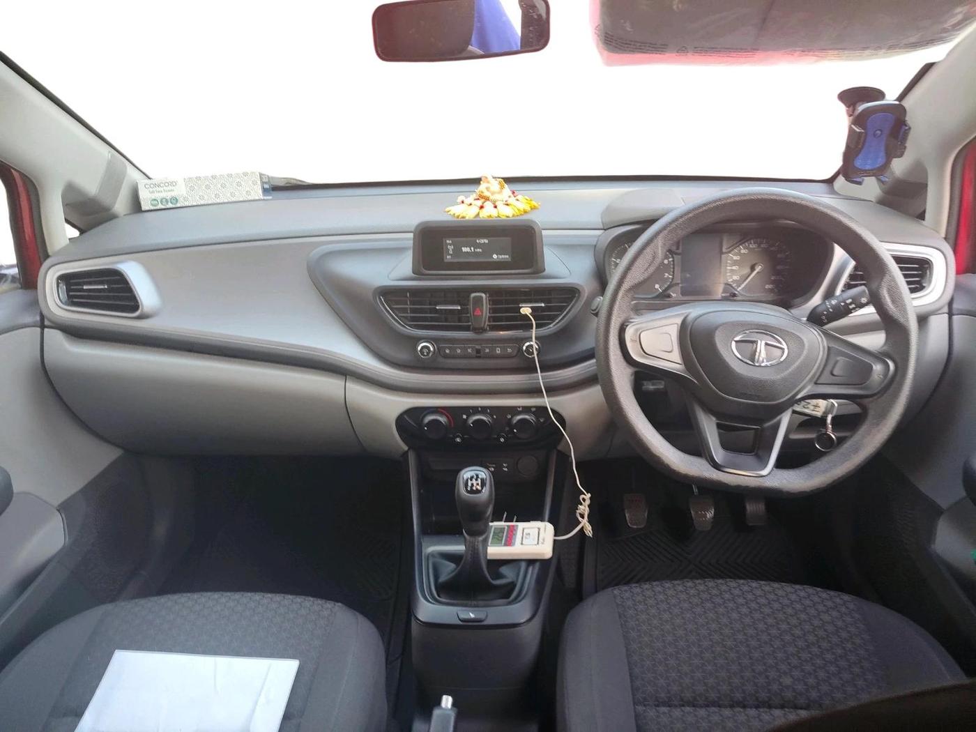 2020 Tata ALTROZ XE PETROL, Petrol, Manual, 29,012 km, interior