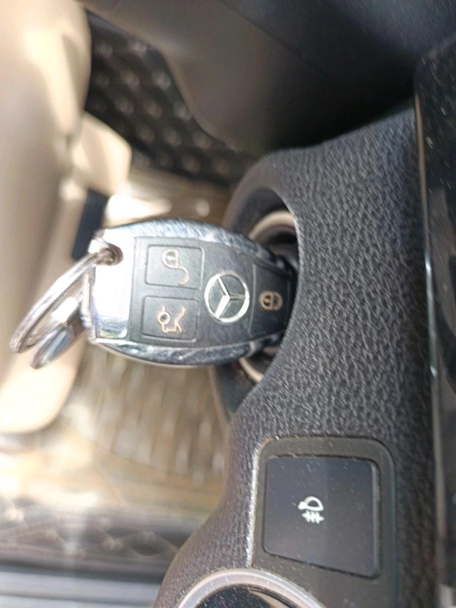 2012 Mercedes Benz E Class E 200 CGI, Petrol, Automatic, 1,22,895 km, interior