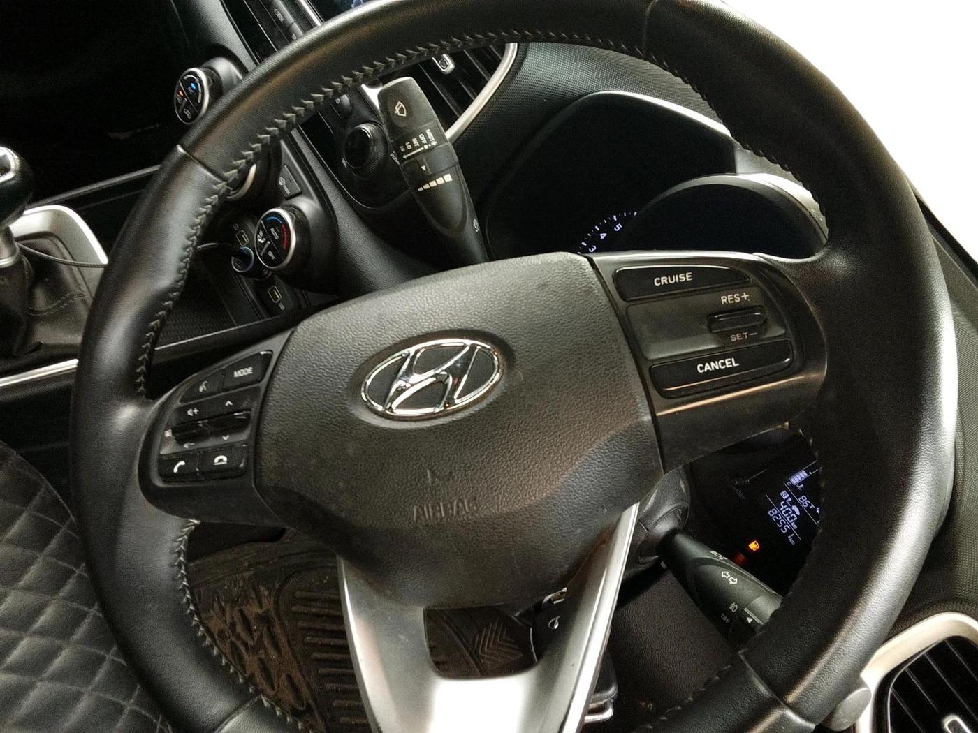 2021 Hyundai VENUE SX 1.0 TURBO, Petrol, Manual, 82,551 km, interior