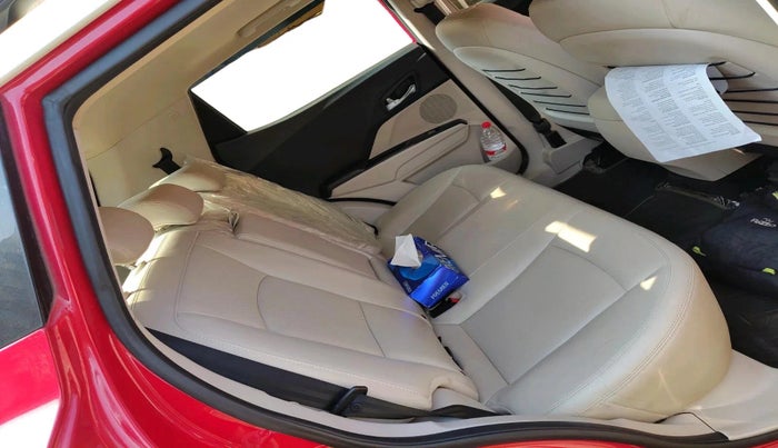 2021 Mahindra XUV300 W8 (O) 1.2 PETROL AMT DUAL TONE, Petrol, Automatic, 19,500 km, interior
