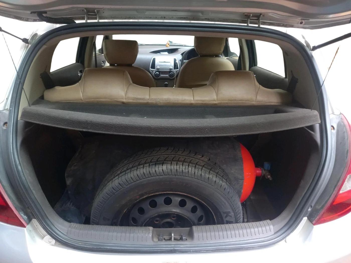 2011 Hyundai i20 MAGNA 1.2, CNG, Manual, 1,08,319 km, exterior