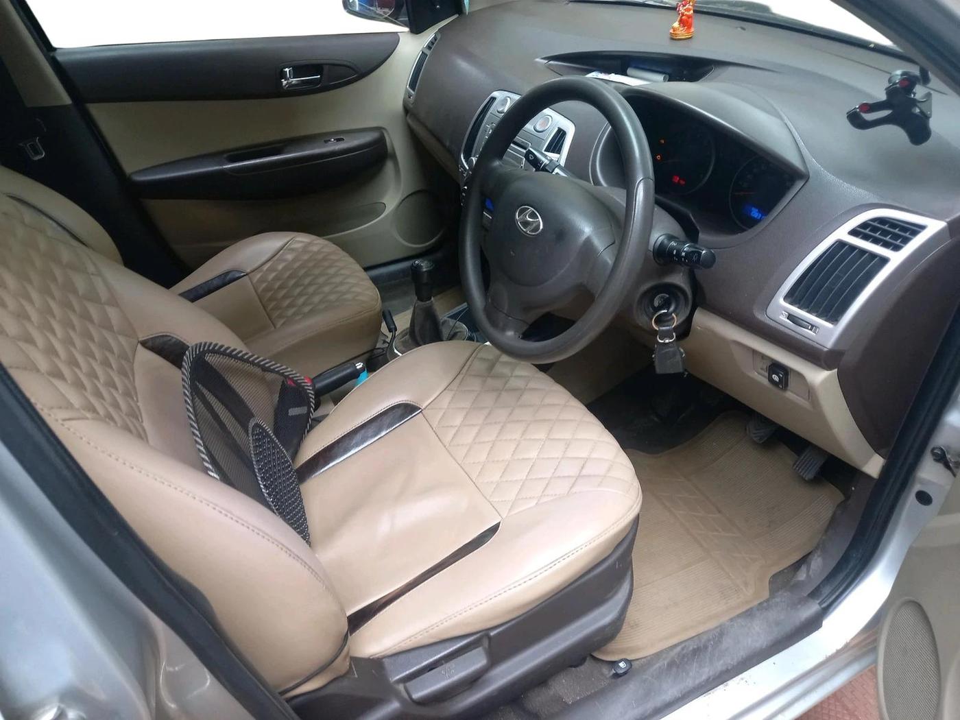 2011 Hyundai i20 MAGNA 1.2, CNG, Manual, 1,08,319 km, interior
