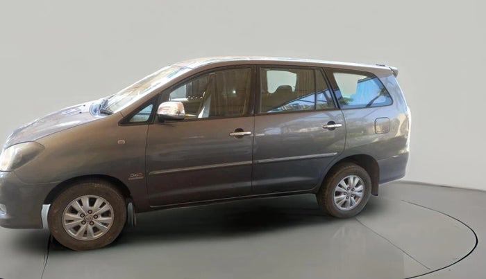 2011 Toyota Innova V 2.5 8 STR, Diesel, Manual, 1,04,651 km, exterior