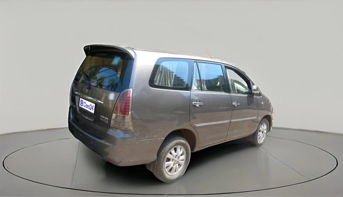 2011 Toyota Innova V 2.5 8 STR, Diesel, Manual, 1,04,651 km, exterior