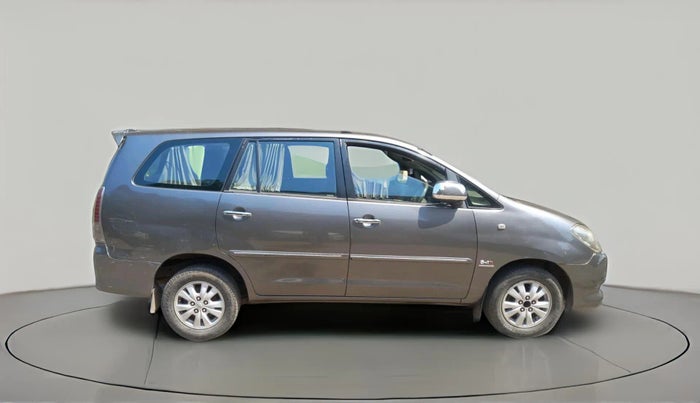 2011 Toyota Innova V 2.5 8 STR, Diesel, Manual, 1,04,651 km, exterior