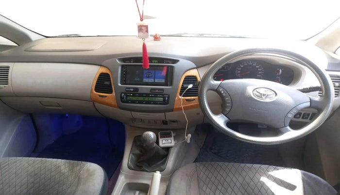 2011 Toyota Innova V 2.5 8 STR, Diesel, Manual, 1,04,651 km, interior