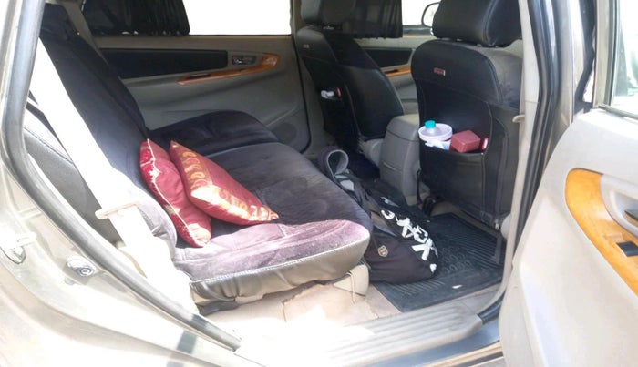 2011 Toyota Innova V 2.5 8 STR, Diesel, Manual, 1,04,651 km, interior