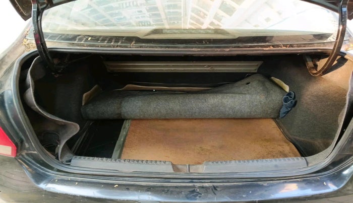 2011 Volkswagen Vento HIGHLINE 1.6 MPI, Petrol, Manual, 96,748 km, exterior