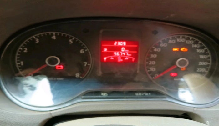 2011 Volkswagen Vento HIGHLINE 1.6 MPI, Petrol, Manual, 96,748 km, interior