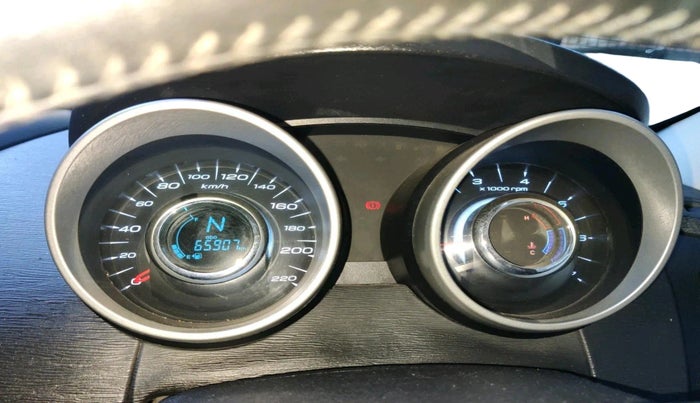 2016 Mahindra XUV500 W10, Diesel, Manual, 65,907 km, interior