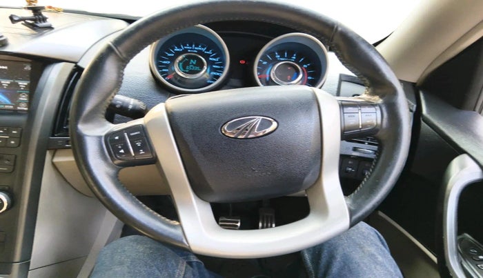 2016 Mahindra XUV500 W10, Diesel, Manual, 65,907 km, interior