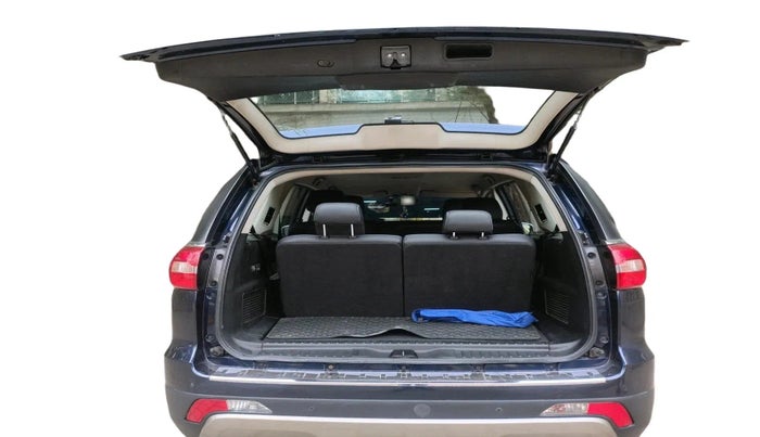 2017 Tata Hexa XT 4X2 7 STR, Diesel, Manual, 64,260 km, exterior