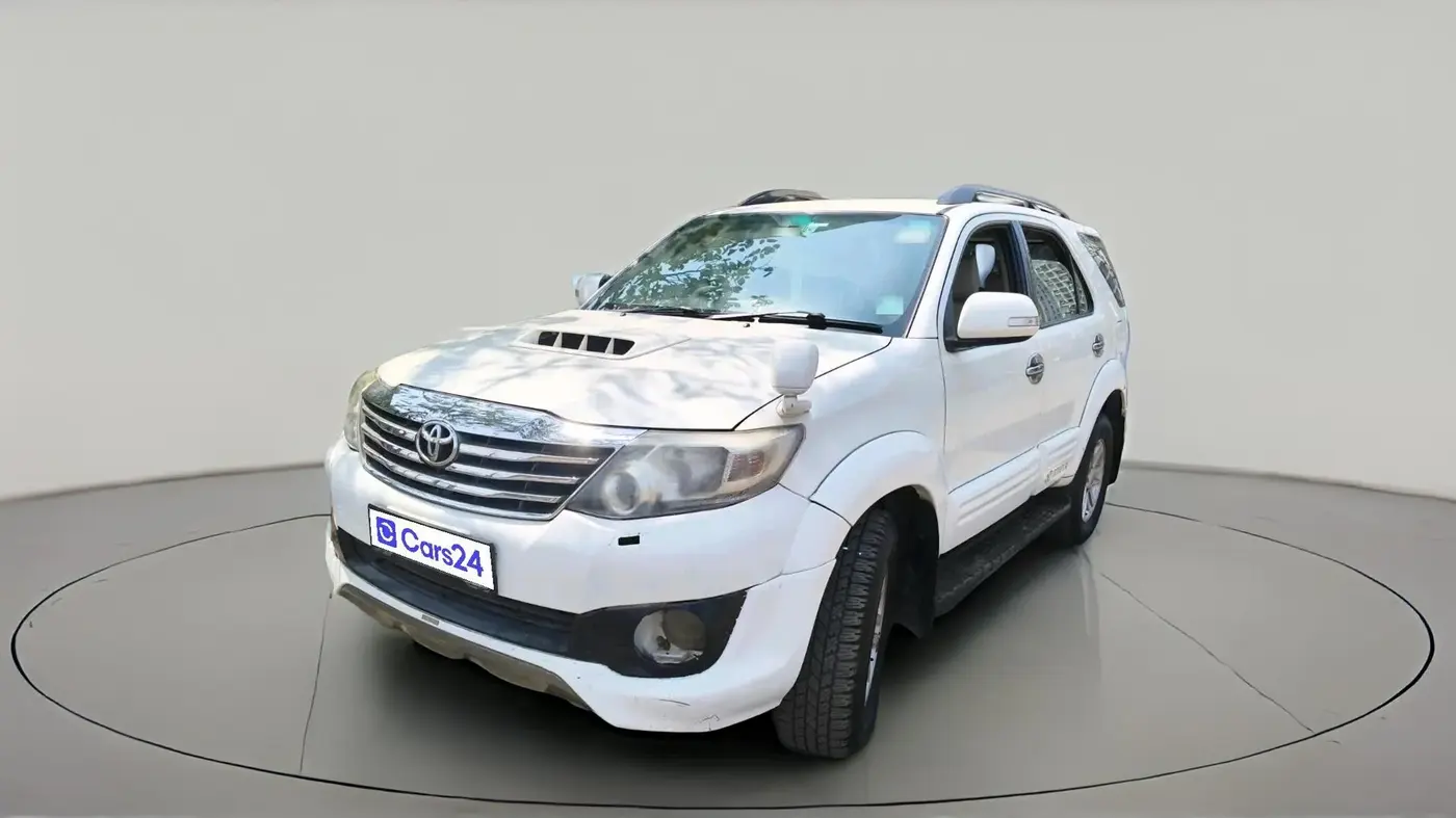 2013 Toyota Fortuner 3.0 4X2 AT, Diesel, Automatic, 1,28,300 km, exterior