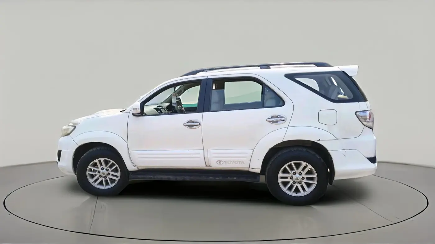 2013 Toyota Fortuner 3.0 4X2 AT, Diesel, Automatic, 1,28,300 km, exterior