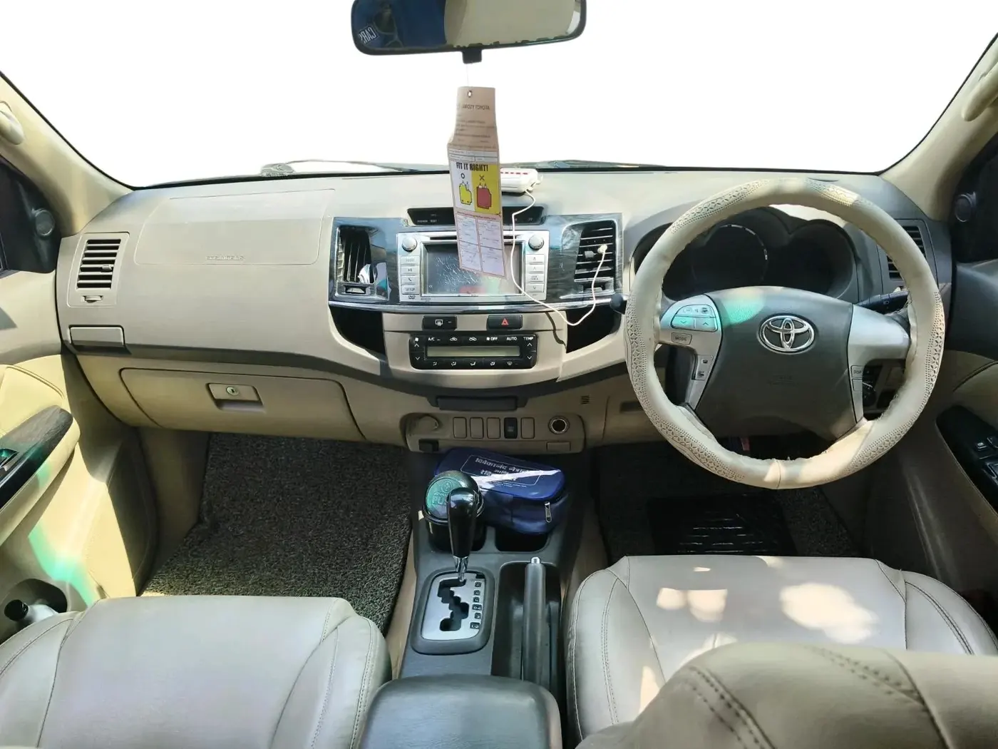 2013 Toyota Fortuner 3.0 4X2 AT, Diesel, Automatic, 1,28,300 km, interior