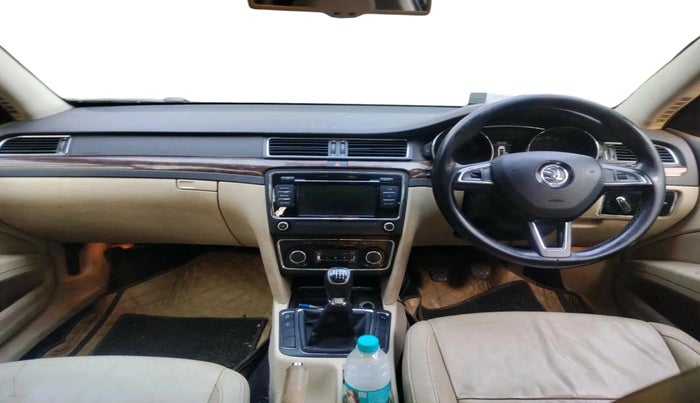 2014 Skoda Superb ELEGANCE 1.8 TSI MT, Petrol, Manual, 1,18,494 km, interior