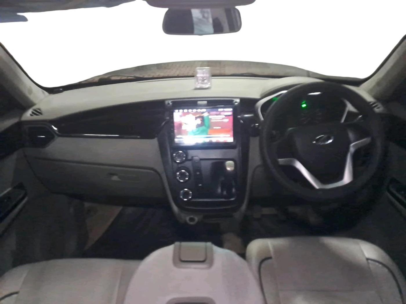 2016 Mahindra Kuv100 K6 6 STR, CNG, Manual, 89,327 km, interior