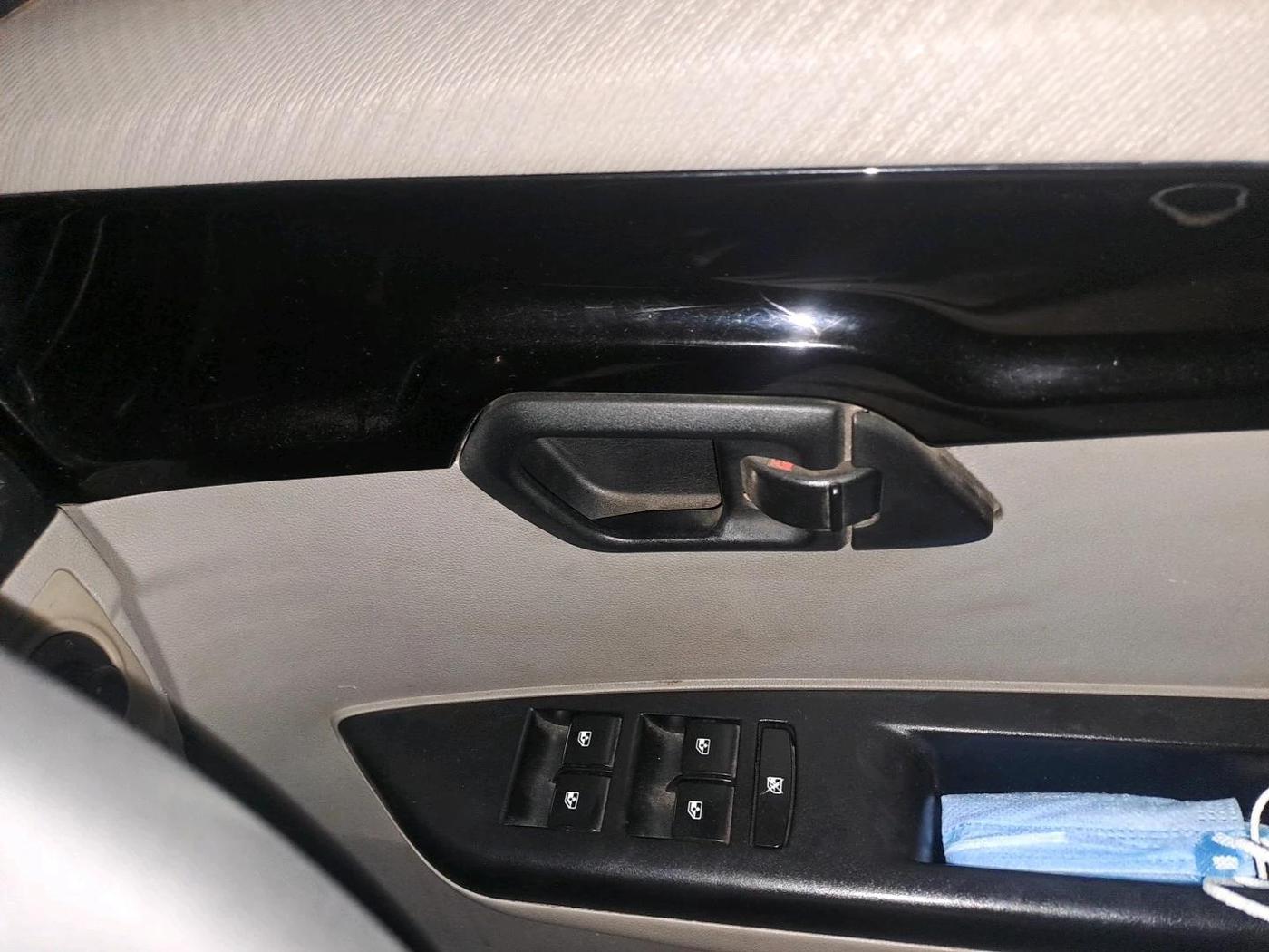 2016 Mahindra Kuv100 K6 6 STR, CNG, Manual, 89,327 km, interior