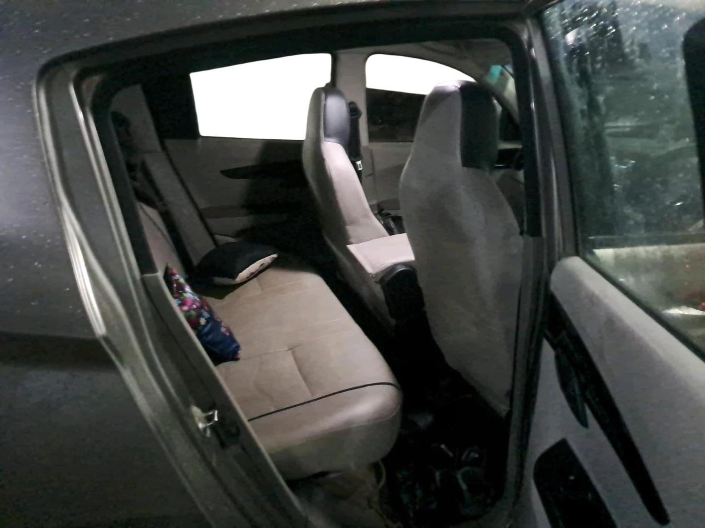 2016 Mahindra Kuv100 K6 6 STR, CNG, Manual, 89,327 km, interior