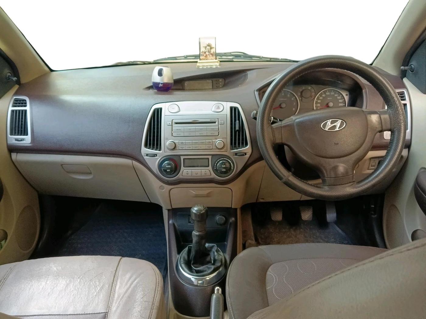 2011 Hyundai i20 MAGNA 1.2, CNG, Manual, 99,223 km, interior